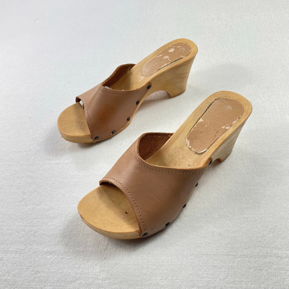 Vintage Y2K Made In Italy Tan Leather Studded Clog Wooden Retro Sandals Size 9